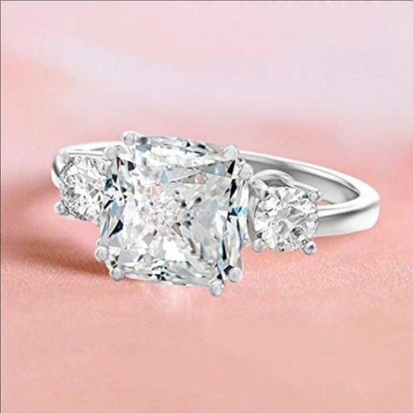 Sparkly Cushion Statement Ring size 6 NIB Megan M - Picture 1 of 9
